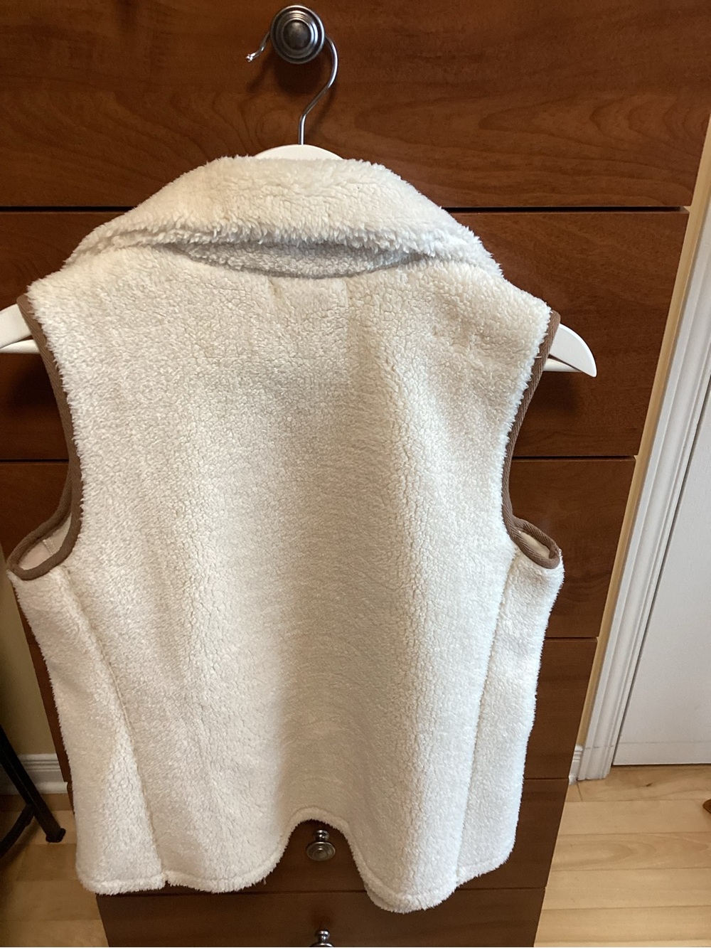 NWT Chaps Cream Sherpa Fleece Vest with Brown Trim Zipper - Picture 8 of 11